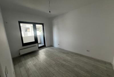 Apartament cu 3 camere decomandat în Haliu