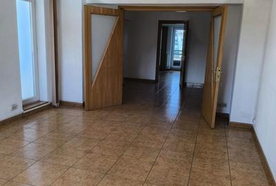 De Inchiriat Apartament 4 camere Nemobilat Piata Unirii Metrou - 2