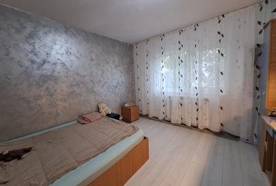 Apartament cu 3 camere decomandat în Sud