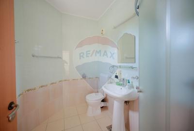 De vânzare pensiune cu restaurant, teren 4.750 mp – Băile 1 Mai - 14