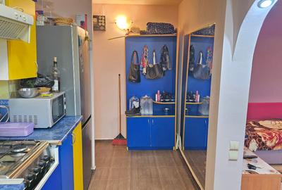 Vand apartament 3 camere semidecomandat in Deva, zona Micro 15, etaj 3, - 2