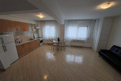 Apartament cu 3 camere decomandat, mobilat în Mioriței