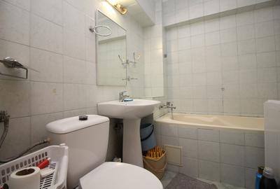 3 camere cu living de 31 mp, dormitoare de 14 și 12, bucătărie de 10,  centrală - 15