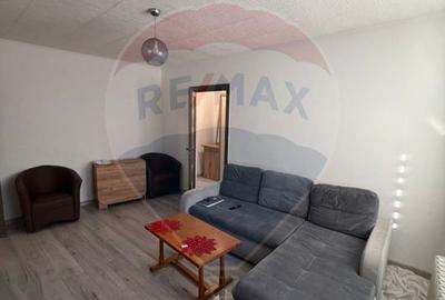 Apartament cu 2 camere semidecomandat, mobilat în Central