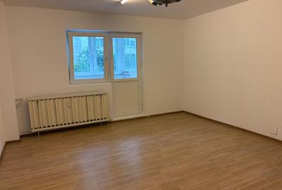 Vanzare-Sebastian, parc ,2 camere, 1/8, decomandat, bl. 95, liber, 118000 E - 5