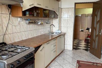 Apartament cu 4 camere zona  9 Mai - 13