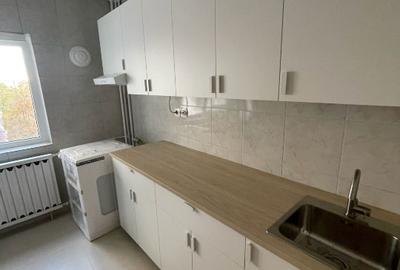 Apartament cu 3 camere decomandat în Mihai Bravu