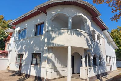 Casă individuală cu 8 camere în Afumați