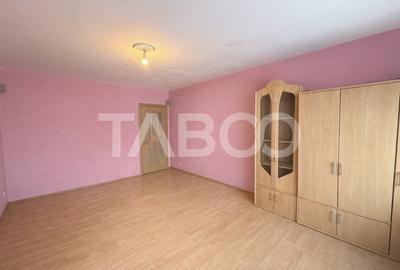 Apartament decomandat 50 mpu etaj 1 balcon pivnita Strand - 1