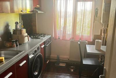 Apartament cu 3 camere semidecomandat, mobilat în Inel II