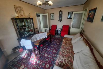 Apartament cu 3 camere semidecomandat, mobilat în Tătărași