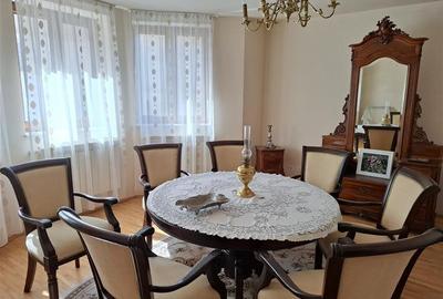 Casă individuală cu 6 camere în Petrești