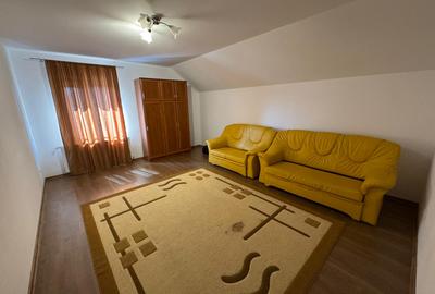 Apartament cu 3 camere decomandat în Ghiroda