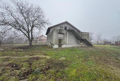 Casa Radulesti, an 1996 ,la rosu, 2.000 mp teren , 310 mp casa - 3