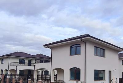 Casă individuală cu 5 camere în Dezmir