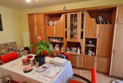 Vand apartament 3 camere