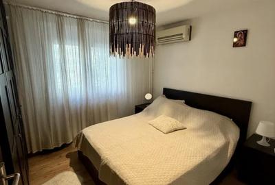 Apartament cu 2 camere decomandat, mobilat în P-ța Victoriei