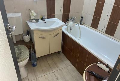 Apartament 4 camere , zona Piata Moldovei -Scoala nr 2 , decomandat 80 mp , imbu - 9