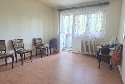 Apartament cu 4 camere semidecomandat în Pantelimon