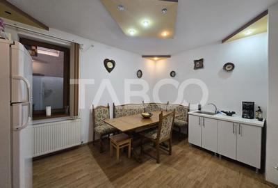 Casa de inchiriat 177mpu 7 camere cu baie proprie zona Lupeni Sibiu - 1