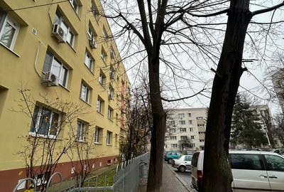 1 Decembrie 3 Camere Etaj 1 Centrala Proprie Instalatii Schimbate 12 Min Metrou - 20