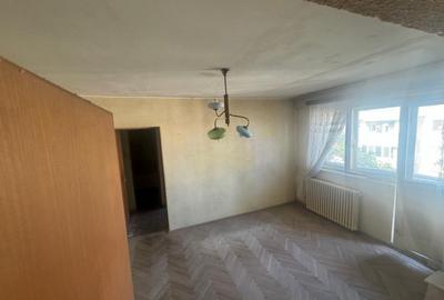 Apartament 2 Camere - Zona Dacia - Etaj 4 Cu Pod - Gaze Pe Scara