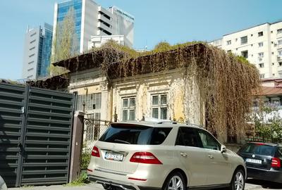 Piata Victoriei, casa ( se poate demola),  demolabila/ renovabila, pentru P+3 - 5
