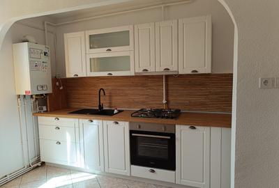 De inchiriat apartament 3 camere , str. Cutezantei - 4