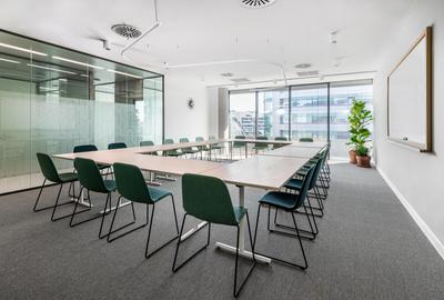 Spațiu de birou frumos proiectat pentru 1 persoană în Spaces Business Garden - 4