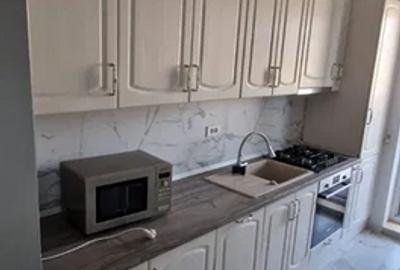 Apartament cu 3 camere semidecomandat, mobilat în Decebal