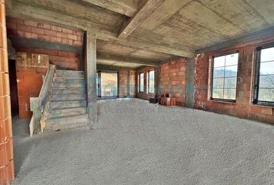 Casă individuală cu 5 camere în Oncea