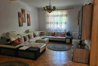 Casă individuală cu 5 camere în Central