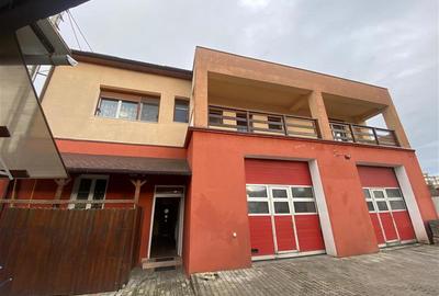 Casa cu 4 camere+spatiu comercial de vanzare in Unirii - 1