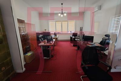 Apartament cu 3 camere semidecomandat, mobilat în Semicentral