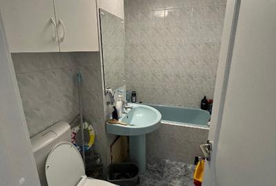Apartament cu 3 camere, 2 băi, 66 mp + 4 mp balcon, decomandat, etaj 2/4 - 15