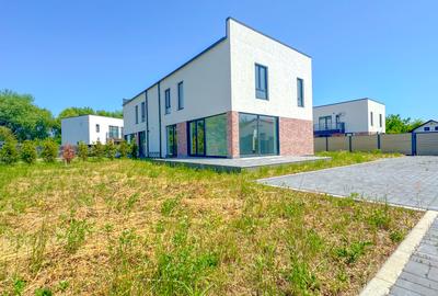 Casă cu 4 camere în Stupini