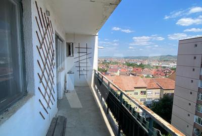 Apartament cu 4 camere decomandat, mobilat în Vasile Aaron