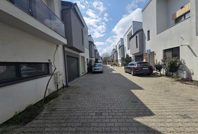 Vilă spațioasă Tunari | Curte mare | Complex închis - 2