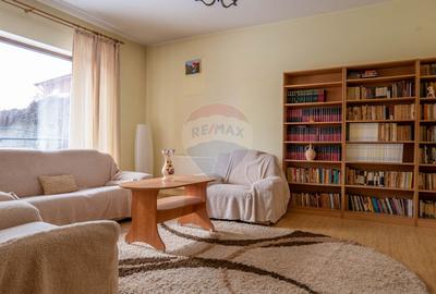 Casă cu 5 camere în Dobroești