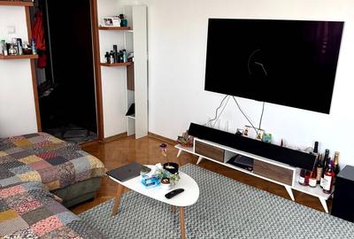 Apartament cu 3 camere semidecomandat în Gorjului