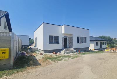 Casă individuală cu 3 camere în Berceni
