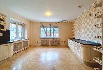 Casă individuală cu 22 camere în Băneasa