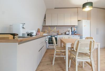 Apartament cu 4 camere semidecomandat, mobilat în Zorilor