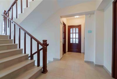Casa de Lux in Livada cu Ciresi Eleganta, Confort si Panorama de Vis - 6
