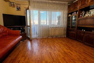 Apartament cu 3 camere decomandat, mobilat în Colentina