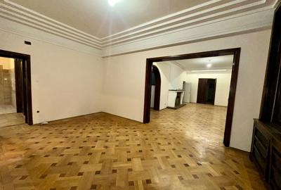 Penthouse cu 5 camere semidecomandat în Armeneasca