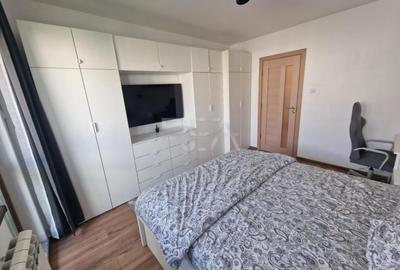 Apartament cu 3 camere decomandat, mobilat în Costin Georgian