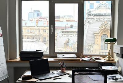 Apartament cu 3 camere semidecomandat, mobilat în Calea Victoriei