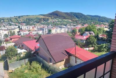Apartament cu 4 camere decomandat de vânzare în Moinesti - 11