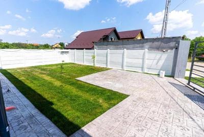 Casă cu 4 camere în Balotești